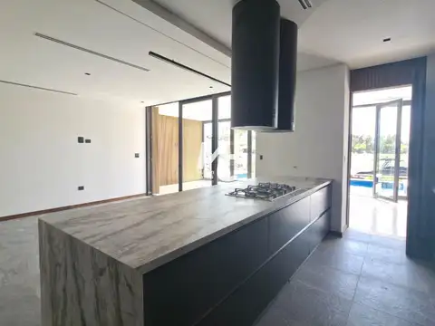 Casa a estrenar en venta en El Yacht