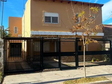 Venta de Casa 220 m2, B. Luis Piedra Buena Cipolletti (Apta Crédito)