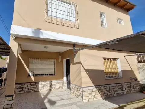 Casa 7 ambientes con 2 baños