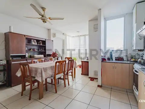VENTA- Departamento de Dos Dormitorios con Balcón al Frente en Barrio Arroyito