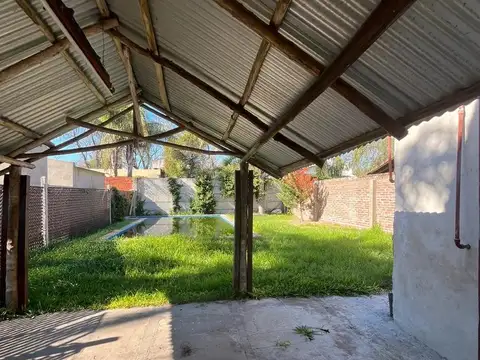 VENTA- CASA 4 DORMITORIOS- FUNES-  FACILIDADES