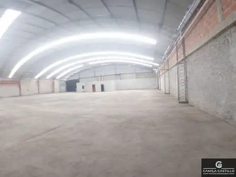 ALQUILER - EXCELENTE GALPON 870 M2 SOBRE RUTA 8 PILAR 