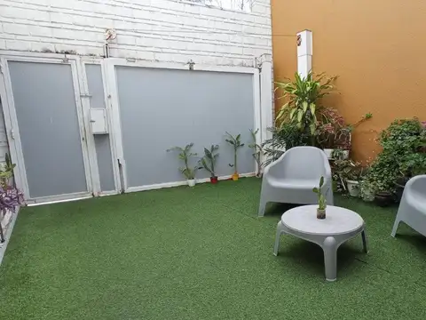 Casa en venta-Abasto 3 dormitorios y cochera.