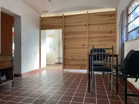 CASA CON PILETA Y COCHERA