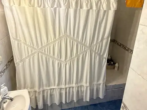 Casa 10 ambientes con 4 baños