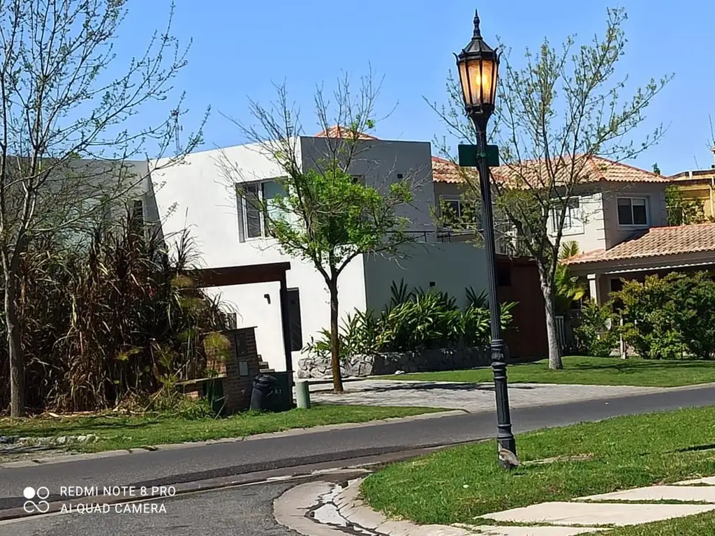 Casa en Venta con cochera