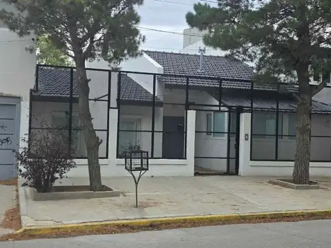 ALQUILER CASA 4 DORMITORIOS BARRIO PUEYRREDON