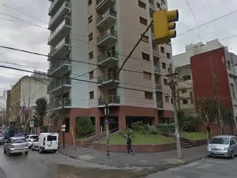 *MUY BUEN DEPTO. 3 AMB. AL FRENTE CON 2 BALCONES, TOILETTE Y BAÑO PRINCIPAL *EXCEL. UBICACIÓN