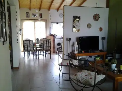 Casa 4 ambientes con 3 baños