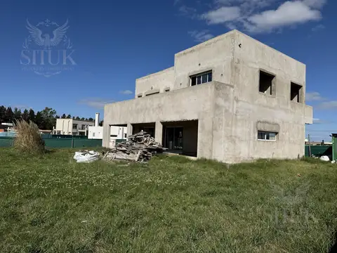 Casa 6 ambientes con 3 baños
