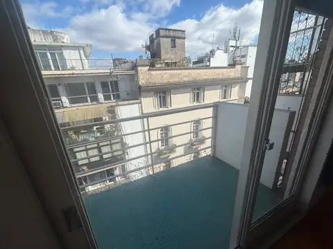 Hermoso monoambiente! Muy luminoso! Al frente y con balcón!