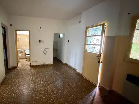 Oportunidad: casa con 2 dormitorios y jardín