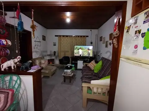Casa en venta 3 ambientes con local y departamento en Berazategui