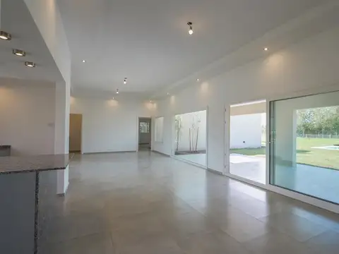 Casa 4 ambientes con 3 baños