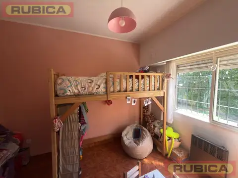 Casa 6 ambientes con 2 baños