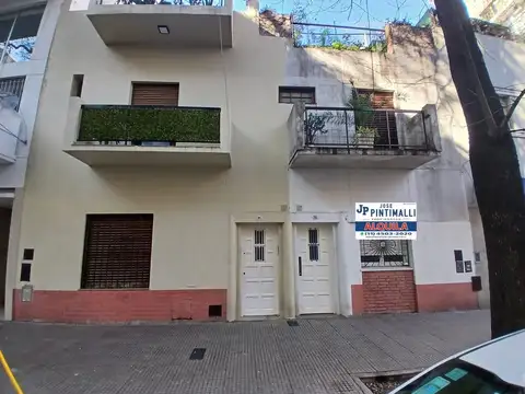 Alquiler PH 2 ambientes con patio y escritorio, sin expensas   . Caballito (Parque Rivadavia)