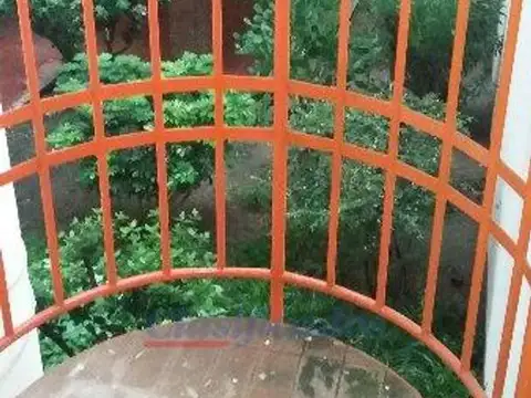 Alberdi mts Plaza Colón s/9 de Julio 1100. AMPLIO. c/Balcón.