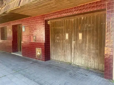 Casa en Venta sobre lote Multifamiliar en Madariaga Oportunidad !!!!!!