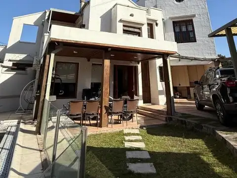 CASA DE DISEÑO EN PINARES DE CLARET 3 DORM