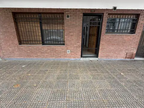 HERMOSO DPTO 3 AMB. PB AL FRENTE CON PATIO EXCELENTE UBICACION