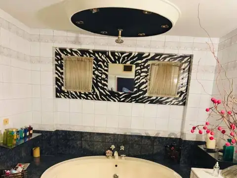 Casa 7 ambientes con 3 baños