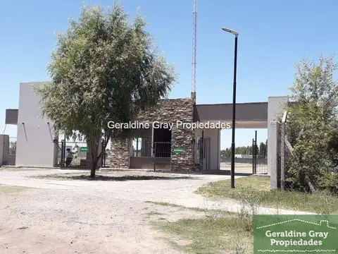Casa de un dormitorio con pileta en venta en el barrio Estilo Chacra, Cipolletti
