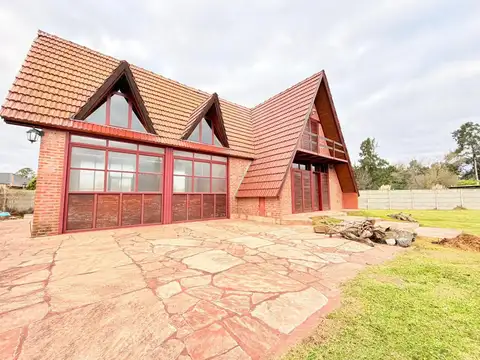 CHALET A ESTRENAR CON UN ESTILO UNICO - APTO A CREDITO