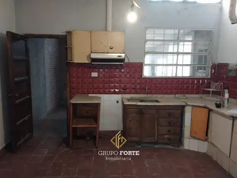 CASA DE 3 DORMITORIOS EN BARRIO COMERCIAL