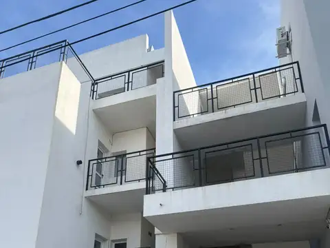Departamento en alquiler en Oro Verde monoambiente en tercer piso