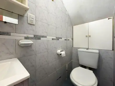 VENTA/PERMUTA: Casa interna única 3 dormitorios, patio y pileta en barrio Bella Vista/ apta crédito.