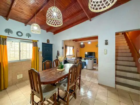Casa 5 ambientes con 2 baños