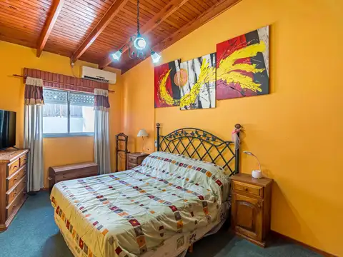 VENTA/PERMUTA: Casa interna única 3 dormitorios, patio y pileta en barrio Bella Vista/ apta crédito.