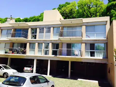 Acassuso: Moderno Departamento de 2 Amb con Cochera. Ubicado Frente a Estación. Entre Vías y Libert.