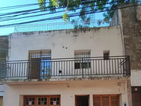 Casa en Luis Agote. 3 dormitorios Cochera. Patio.