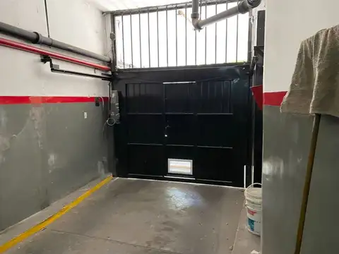 Cochera En Venta En Parque Patricios Caba Fija Y Cubierta