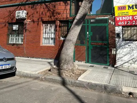 PH en Flores con terraza y patio