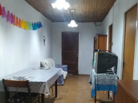 CASA EN LOTE PROPIO DE 10 MTS. X 20 MTS. A RECICLAR O DEMOLER