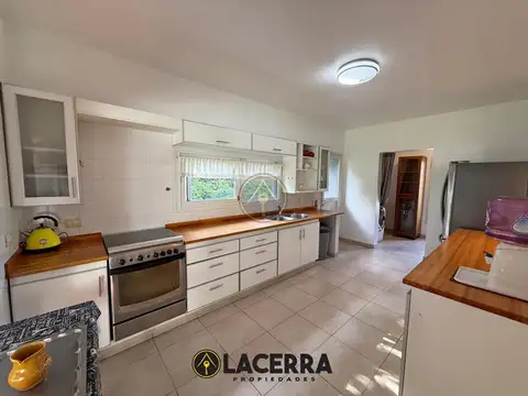 Casa en Venta con 2 cocheras