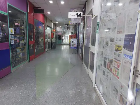 VENTA LOCAL COMERCIAL EN GALERIA EN LA BOCA . 