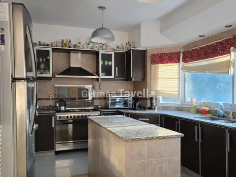 Casa 5 ambientes con 4 baños