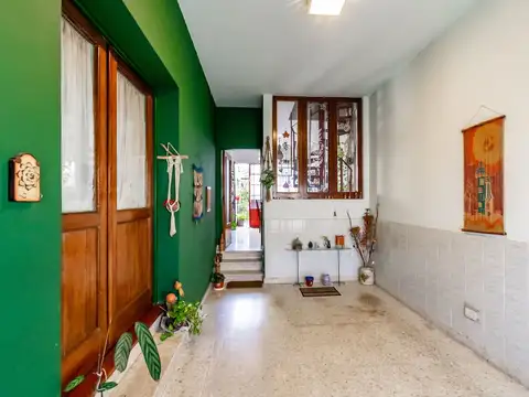 VENTA CASA 4 AMB C/COCHERA/QUINCHO/TERRAZA FLORES