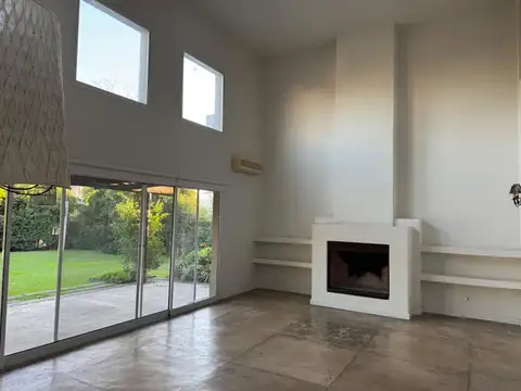 Casa en Alquiler de 4 dormitorios