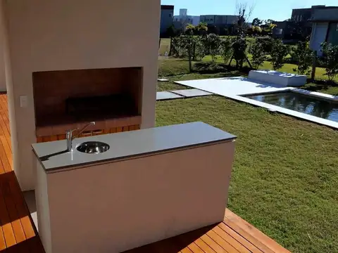 Casa en Alquiler 1 año
