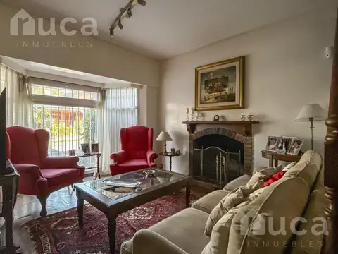 Importante casa de 5 dormitorios con jardín y pileta en venta en Olivos