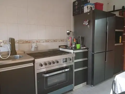 Casa 6 ambientes con 1 baño