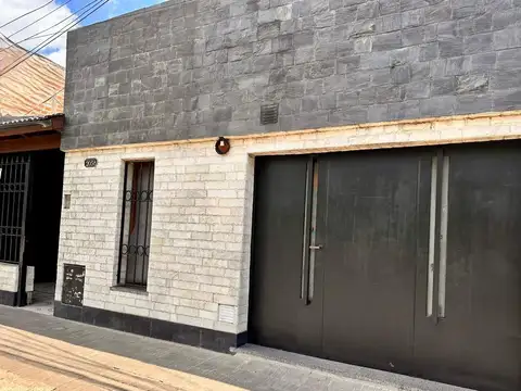 Casa en Batlle y Ordoñez al 2000. Sobre avenida. Casino, Bv Oroño