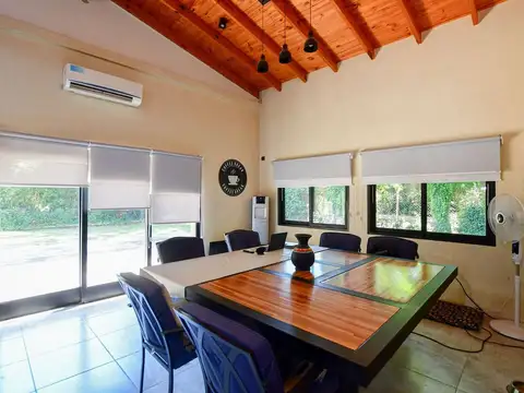 Casa en Venta con 3 cocheras