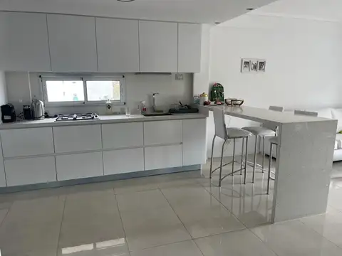 Departamento en Alquiler con 1 cocheras