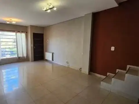 OPORTUNIDAD VENTA CASA 4 AMBIENTES VILLA TESEI