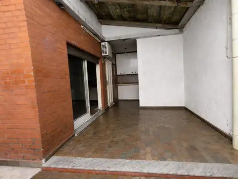 VENTA CASA 4 AMBIENTES MULTIFAMILIAR COCHERA